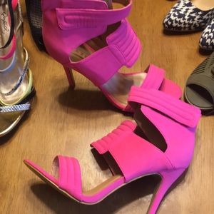 Size 10 hot pink stiletto heal sandal.